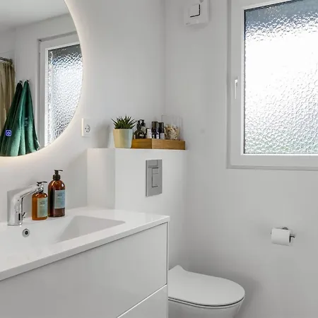 Hubertina - 75m From The Sea By Interhome Nyaraló