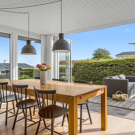 Hubertina - 75m From The Sea By Interhome Nyaraló *