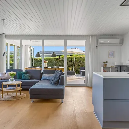 Hubertina - 75m From The Sea By Interhome Nyaraló *