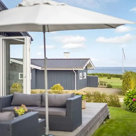 Hubertina - 75m From The Sea By Interhome Nyaraló