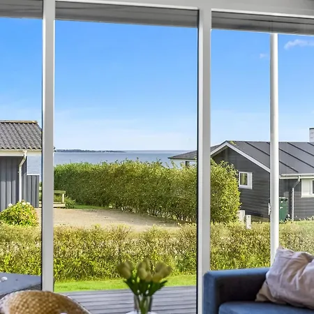 Hubertina - 75m From The Sea By Interhome *